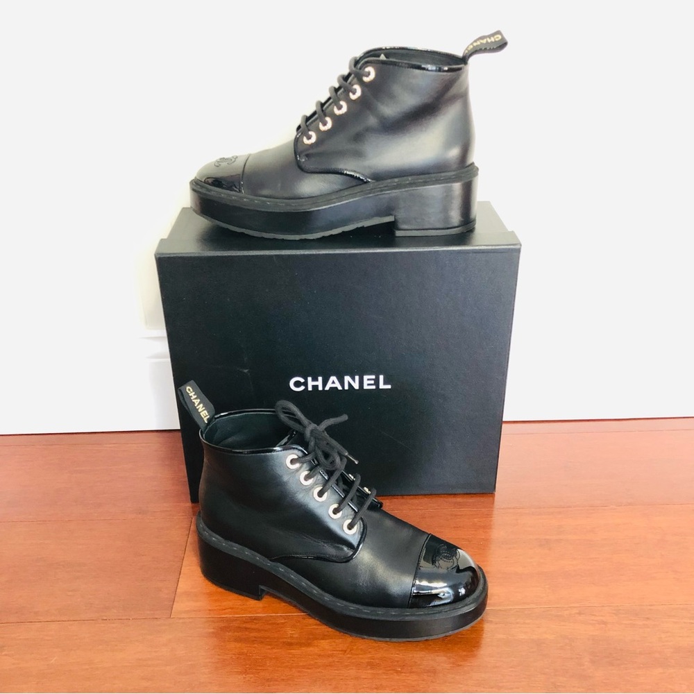 Chanel 20C Patent Cap toe Lace up Pearl details Lambskin black bootie EU 40